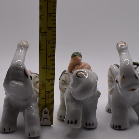 3 White Ceramic Elephants Carrying Flowers - Picture 8 of 8